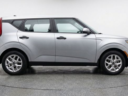 Used 2025 Kia Soul LX w/ LX Technology Package FWD image 11
