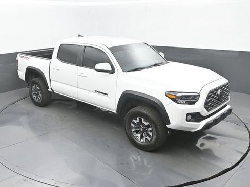 Used 2023 Toyota Tacoma TRD Off-Road w/ Black Out Package (TMS) AWD/4WD image 13