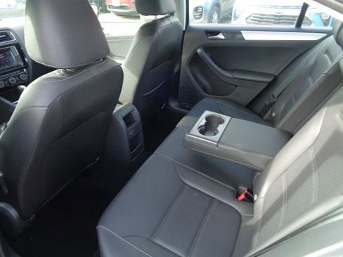Used 2018 Volkswagen Jetta SEL image 16