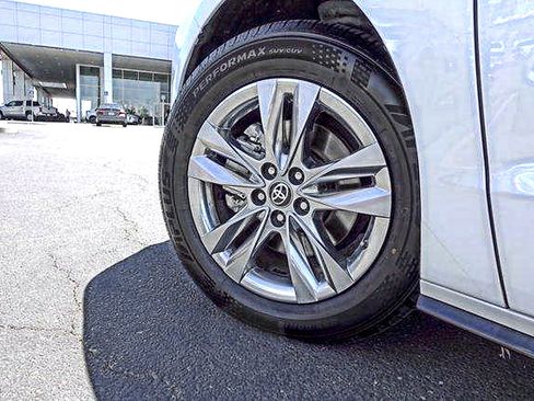 Used 2023 Toyota Sienna Limited AWD/4WD image 8