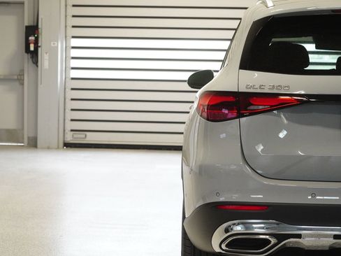 Certified 2025 Mercedes-Benz GLC 300 4MATIC image 9