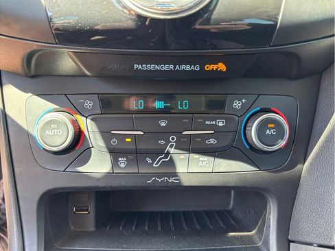 Used 2017 Ford Focus SEL image 24