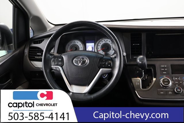 Used 2016 Toyota Sienna SE FWD image 15