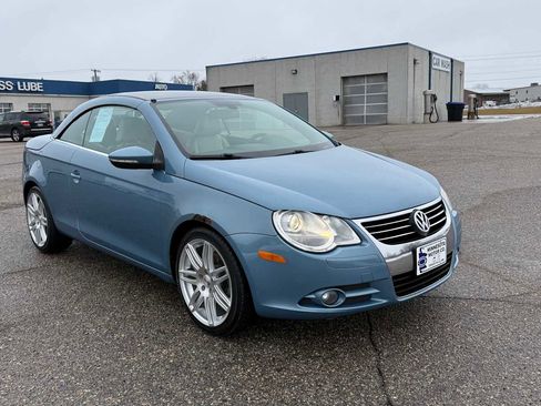 Used 2010 Volkswagen Eos Lux image 2