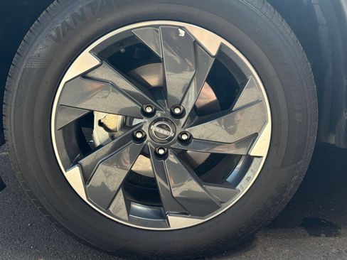 Used 2025 Nissan Rogue SV AWD/4WD image 30