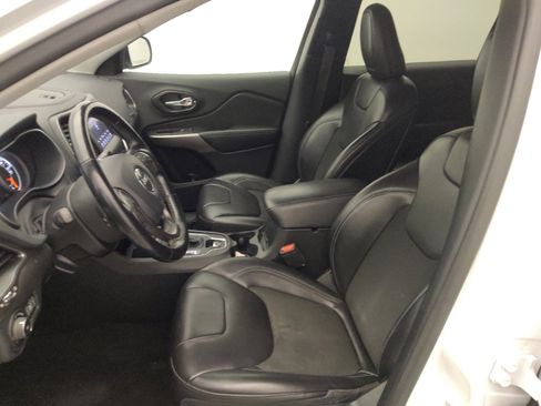 Used 2021 Jeep Cherokee Latitude Plus FWD image 17