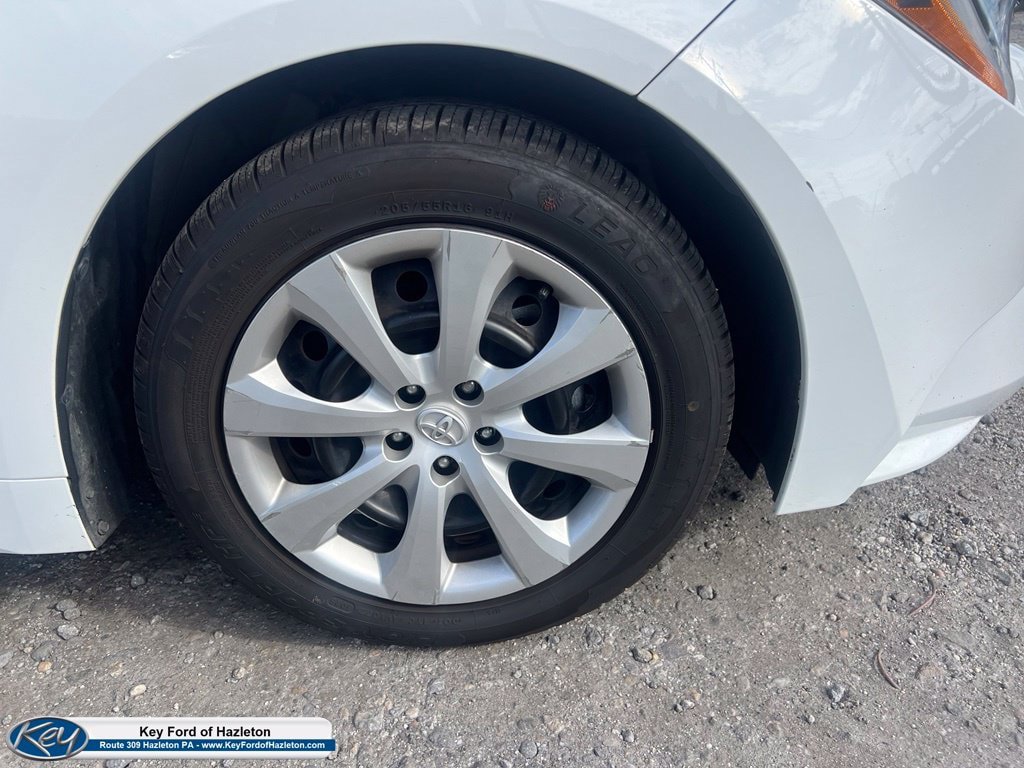 Used 2025 Toyota Corolla LE FWD image 13