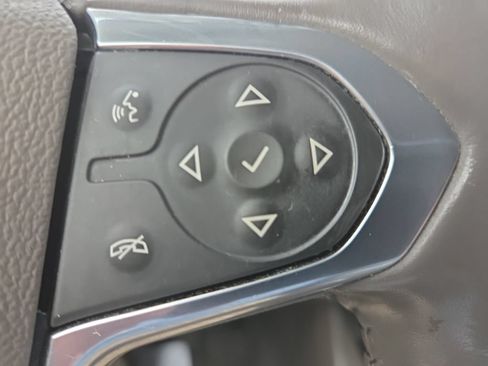 Used 2021 Chevrolet Traverse LT w/ LT Premium Package FWD image 25