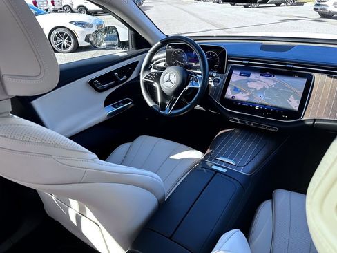 Used 2025 Mercedes-Benz E 350 4MATIC Sedan image 35