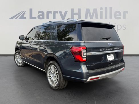 Used 2023 Ford Expedition Platinum AWD/4WD image 3