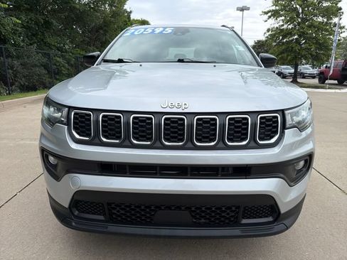 Used 2024 Jeep Compass Latitude AWD/4WD image 8