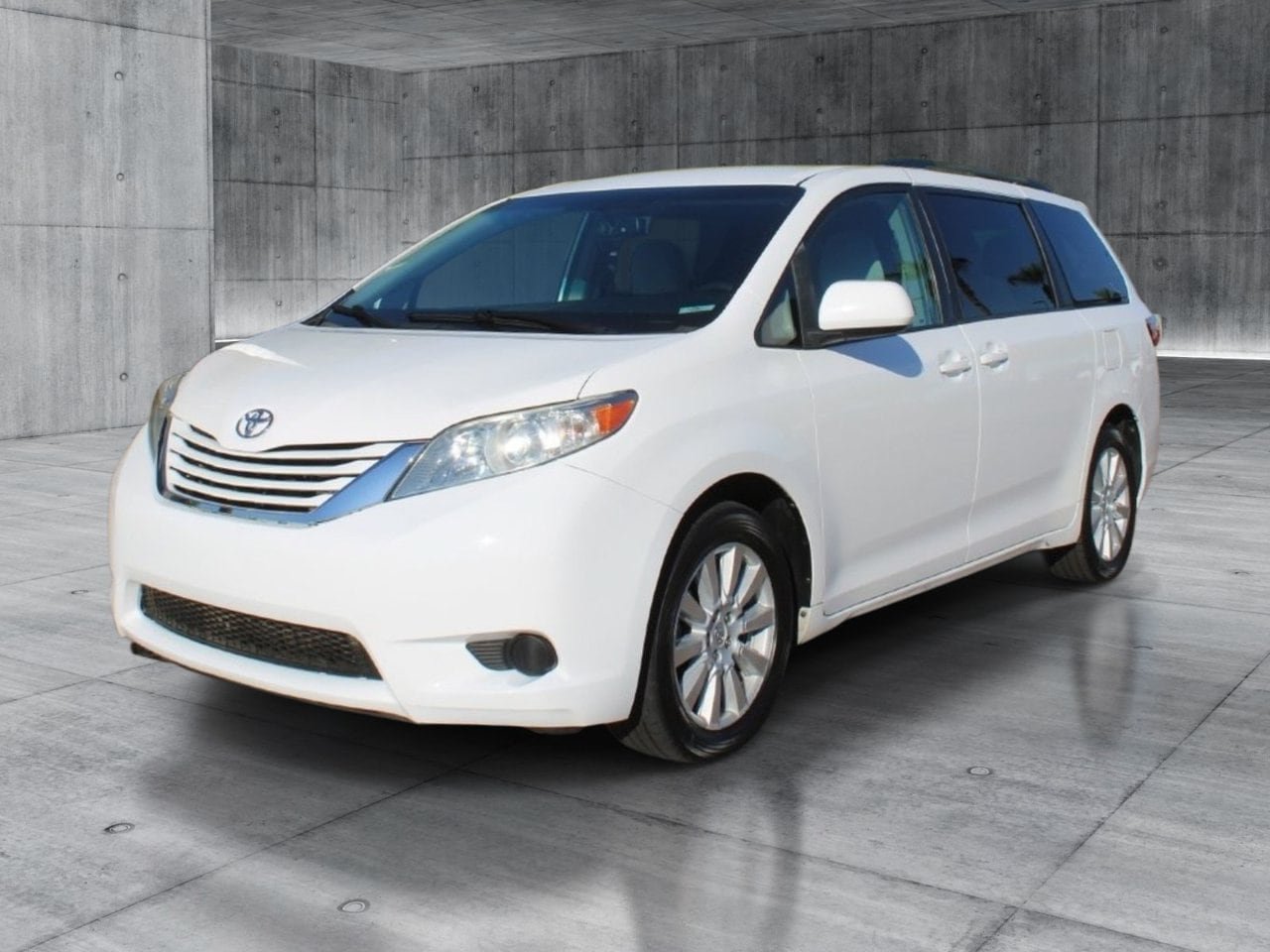 Used 2017 Toyota Sienna LE AWD/4WD image 10
