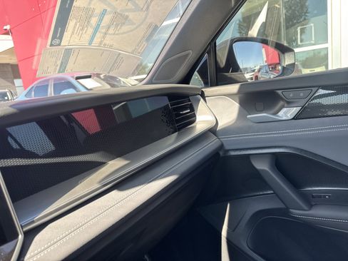 New 2026 Volkswagen Tiguan SE R-Line image 23