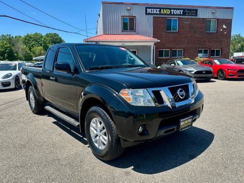 Used 2016 Nissan Frontier SV w/ SV Value Truck Package AWD/4WD image 3