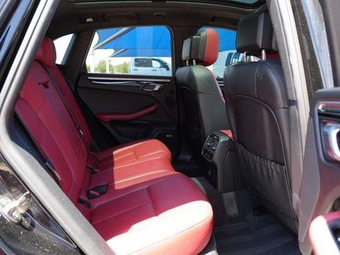 Used 2019 Porsche Macan AWD/4WD image 18