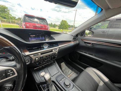 Used 2016 Lexus ES 350 w/ Premium Package w/Wood Trim FWD image 17