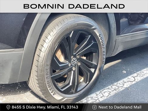 Used 2023 Volkswagen Atlas SE w/ Panoramic Sunroof Package image 8