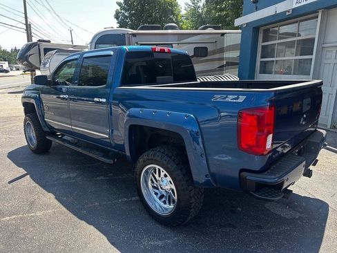 Used 2018 Chevrolet Silverado 1500 LTZ Z71 w/ LTZ Plus Package AWD/4WD image 4