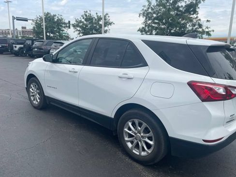 Used 2021 Chevrolet Equinox LS w/ LS Convenience Package FWD image 4