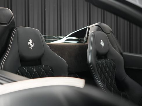 Used 2013 Ferrari 458 Spider RWD image 15