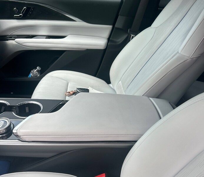 Certified 2024 Cadillac Lyriq Luxury AWD/4WD image 13