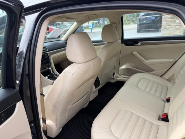 Used 2017 Volkswagen Passat 1.8T SEL Premium FWD image 27