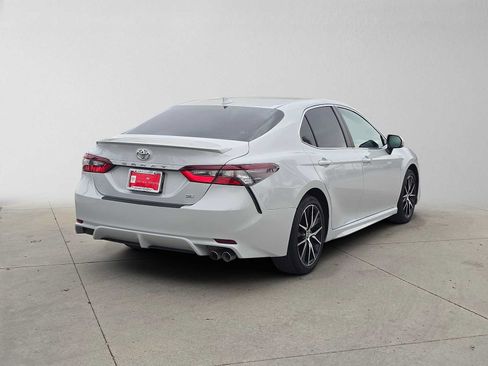 Used 2024 Toyota Camry SE FWD image 3