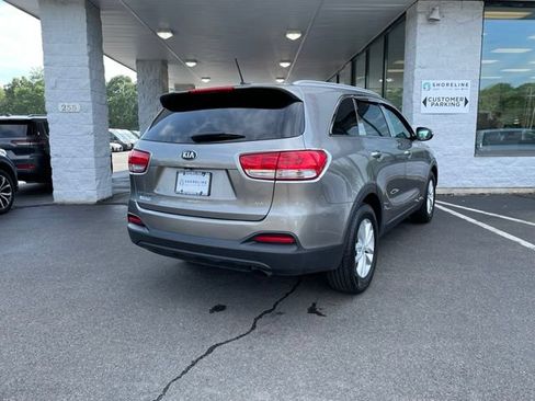 Used 2017 Kia Sorento AWD image 5
