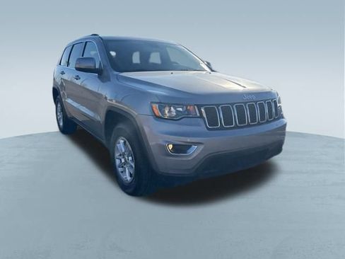 Used 2020 Jeep Grand Cherokee Laredo image 4