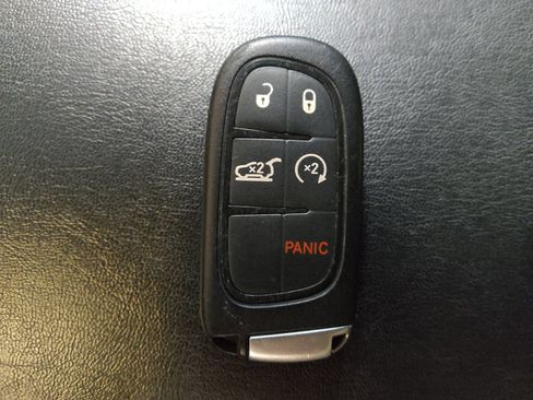 Used 2022 Jeep Cherokee Trailhawk w/ Comfort/Convenience Group AWD/4WD image 32