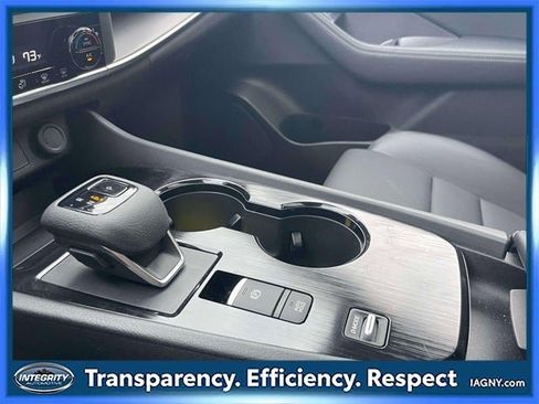 Used 2024 Nissan Rogue SV w/ SV Premium Package image 31