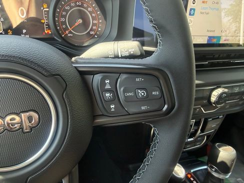 New 2026 Jeep Gladiator Rubicon w/ Whitecap Package AWD/4WD image 19