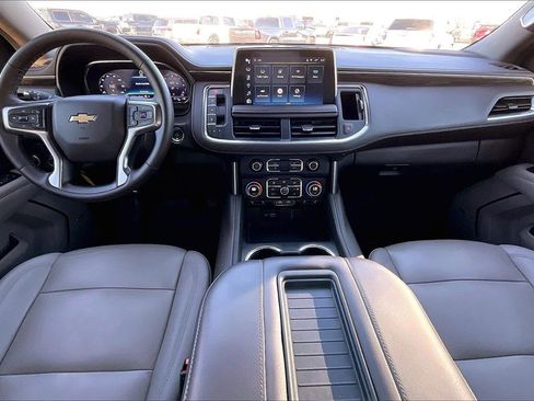 Used 2023 Chevrolet Suburban LT w/ LT Signature Plus Package image 7
