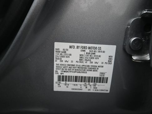 Used 2023 Ford Explorer Limited w/ Limited Technology Package RWD image 8