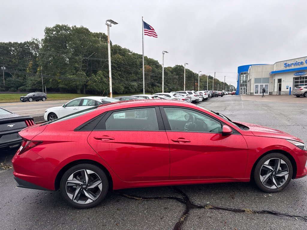 Used 2023 Hyundai Elantra SEL w/ Convenience Package FWD image 3