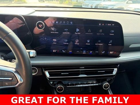 Used 2025 Chevrolet Traverse LT w/ Sun and Wheel Package FWD image 24
