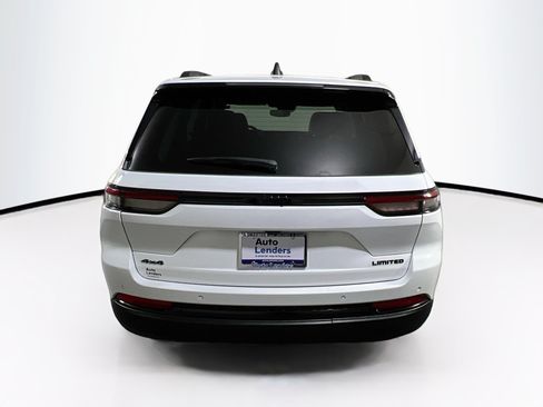 Used 2023 Jeep Grand Cherokee Limited w/ Black Appearance Package AWD/4WD image 6