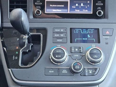 Used 2020 Toyota Sienna L image 23