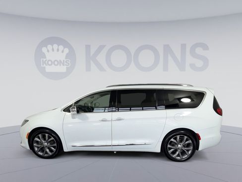 Used 2019 Chrysler Pacifica Limited w/ Tire & Wheel Group image 2