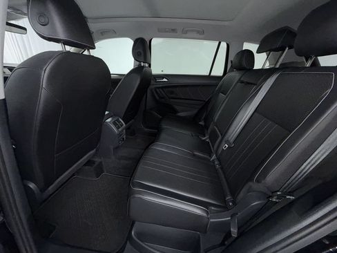 Used 2024 Volkswagen Tiguan SE w/ Panoramic Sunroof Package AWD/4WD image 13
