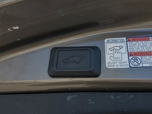 Used 2015 Toyota RAV4 XLE image 11