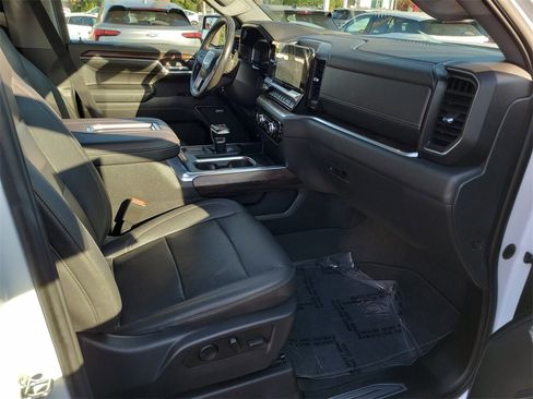 Used 2022 GMC Sierra 1500 SLT w/ SLT Convenience Package image 18