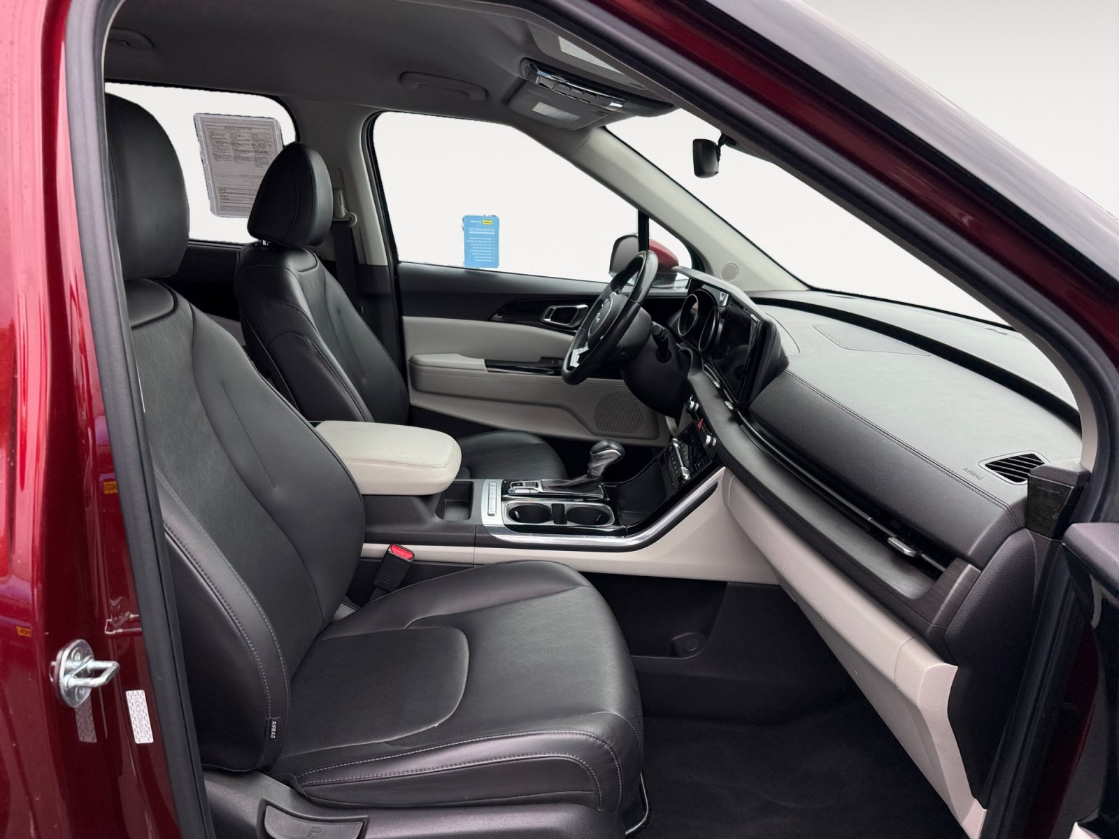 Used 2022 Kia Carnival EX FWD image 19