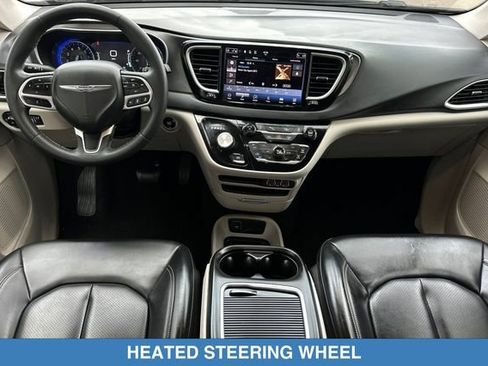 Used 2023 Chrysler Pacifica Touring-L FWD image 14