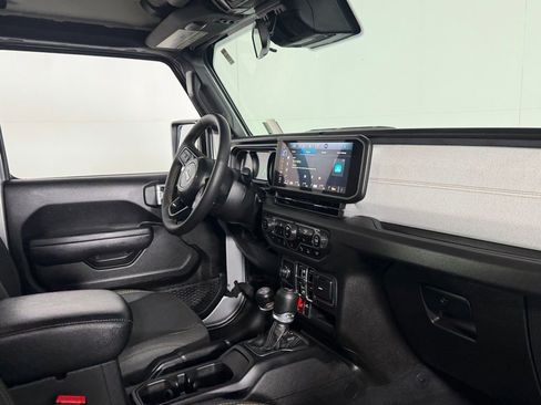 Used 2024 Jeep Wrangler Unlimited AWD/4WD image 30