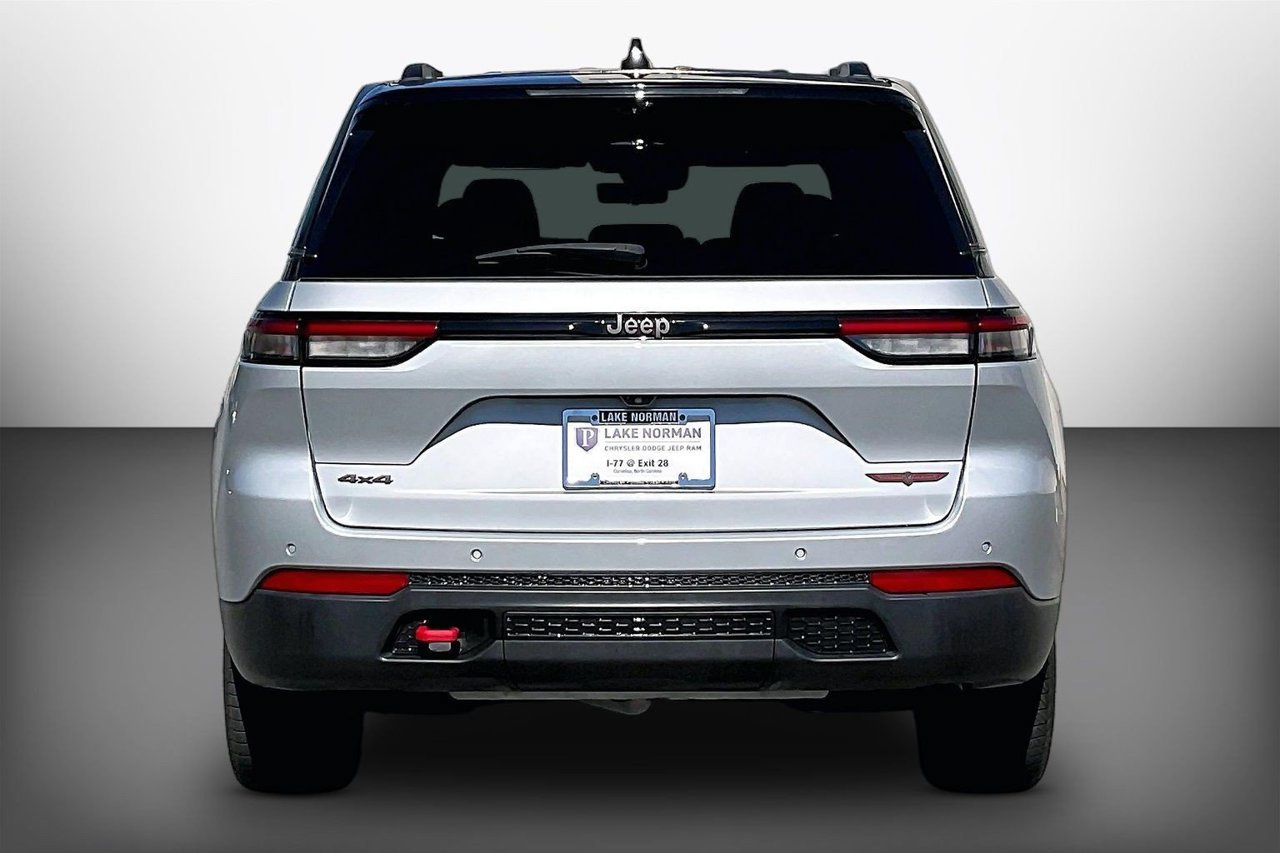 Certified 2022 Jeep Grand Cherokee Trailhawk w/ Luxury Tech Group III AWD/4WD image 7