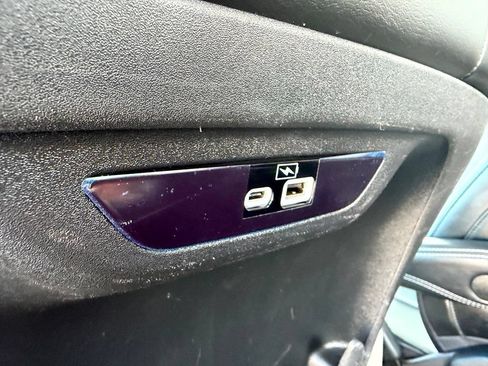 Used 2023 Chrysler Pacifica Touring-L FWD image 24