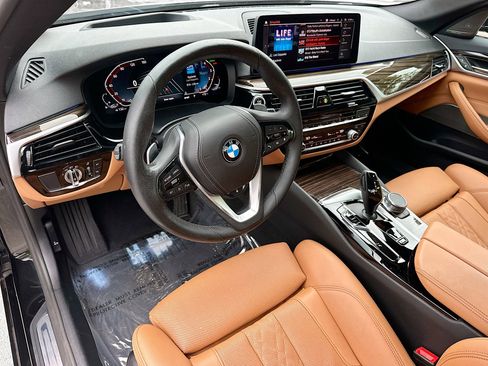 Certified 2023 BMW 530i xDrive 530i xDrive w/ Premium Package image 9