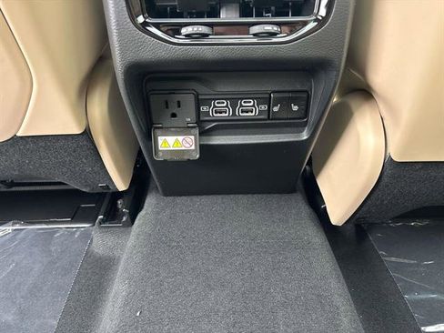 New 2025 Jeep Grand Cherokee Limited w/ Trailer Tow Package image 9