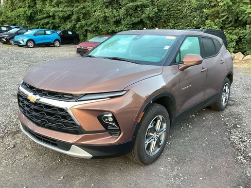 Used 2024 Chevrolet Blazer LT w/ Driver Confidence Package FWD image 3